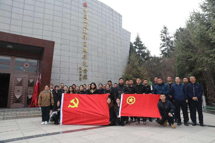 亚娱体育·(中国)官方网站党委组织开展清明祭扫活动