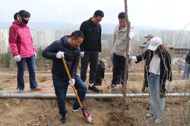 亚娱体育·(中国)官方网站开展春季义务植树活动